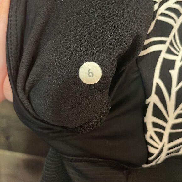 Lululemon Hustle & Bustle Tank Black / Pretty Palm Black Angel Wing - Picture 6 of 6